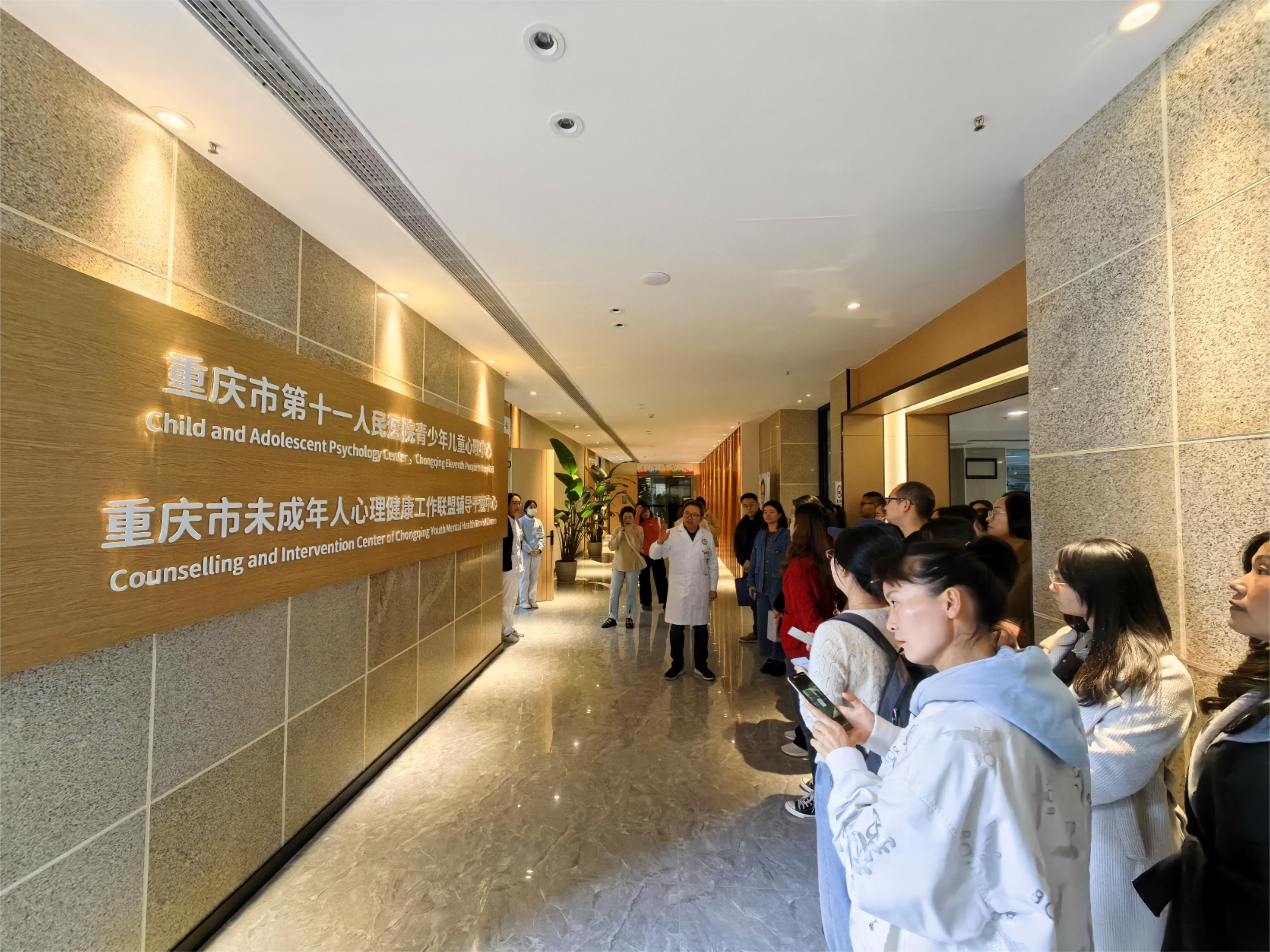 参观儿少门诊.jpg